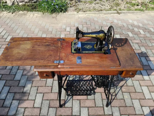 Macchina da cucire Singer d'epoca
