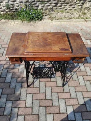 Macchina da cucire Singer d'epoca