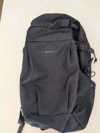 Mochila deportiva Quechua gris oscuro