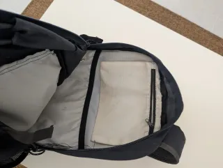 Mochila deportiva Quechua gris oscuro