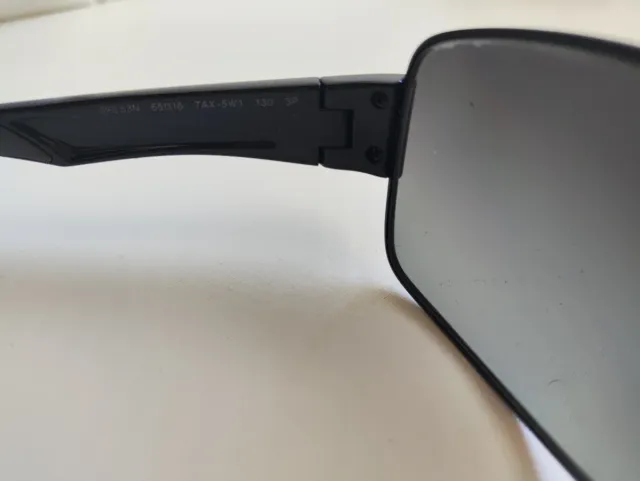 Gafas de sol Prada negras y rojas