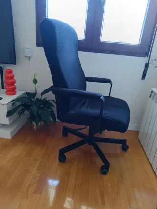Silla de escritorio ergonómica negra