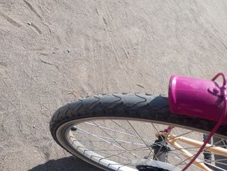 Bicicleta paseo color crema y rosa. Urge su venta!