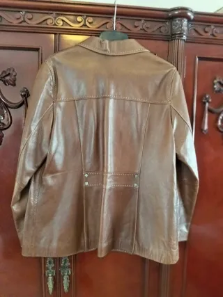 Chaqueta de cuero marrón