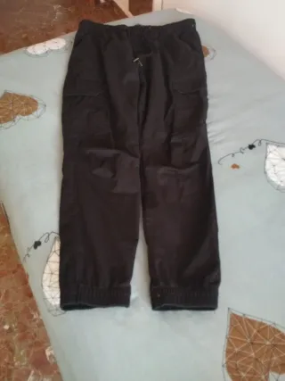 Pantalón cargo negro