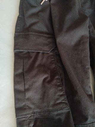 Pantalón cargo negro