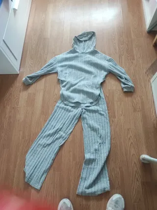 Conjunto niña gris