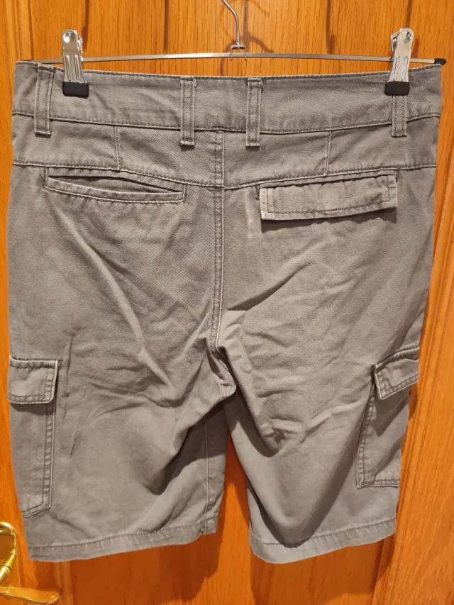 Bermuda gris cargo talla W30