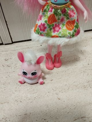 Muñeca Enchantimals con Mascota Conejo