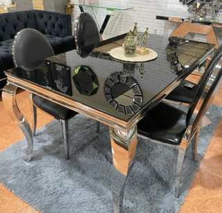 Mesa Comedor Cristal Negra y 4 Sillas Cuero