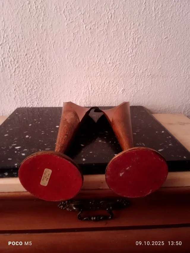 Portavelas de bronce estilo trompeta