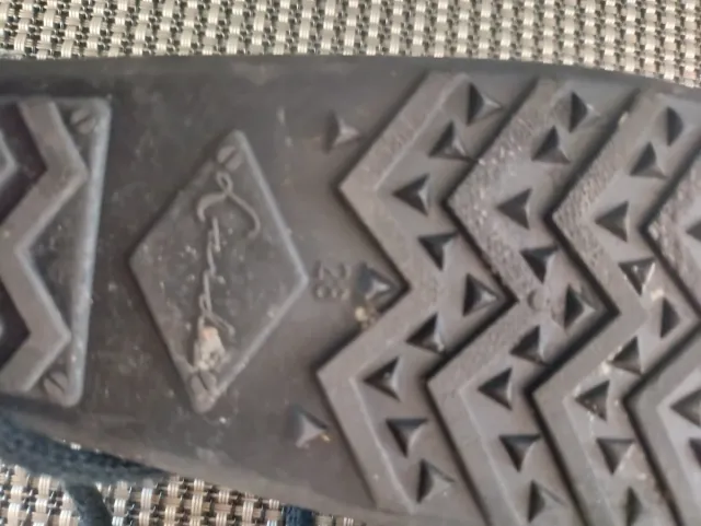 Albarcas negras talla 28 tallan grande