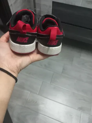 Scarpe Nike bimbo rosse e nere