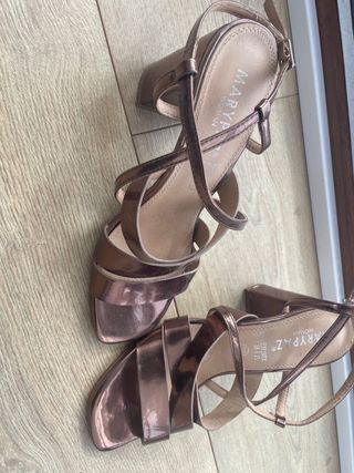 Sandalias Marypaz tacón dorado talla 38
