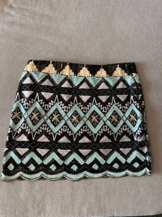 Falda de lentejuelas negra y dorada