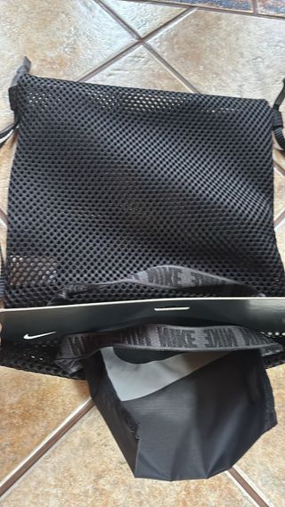 Mochila Nike Negra con Etiquetas