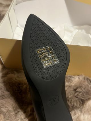 Tacones NUEVOS Michael Kors negros - talla 35