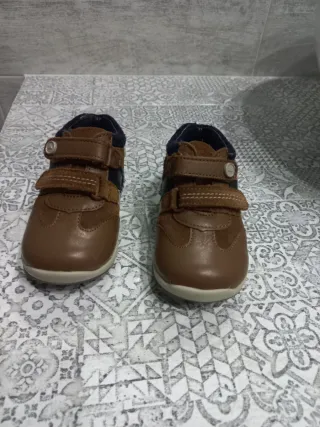 Scarpe bimbo marroni con velcro