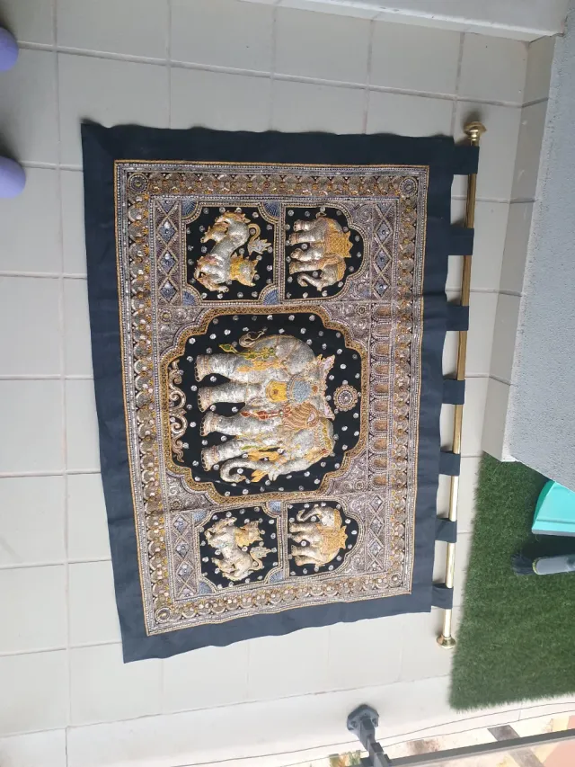 Tapiz Tailandés Elefantes Barra Dorada