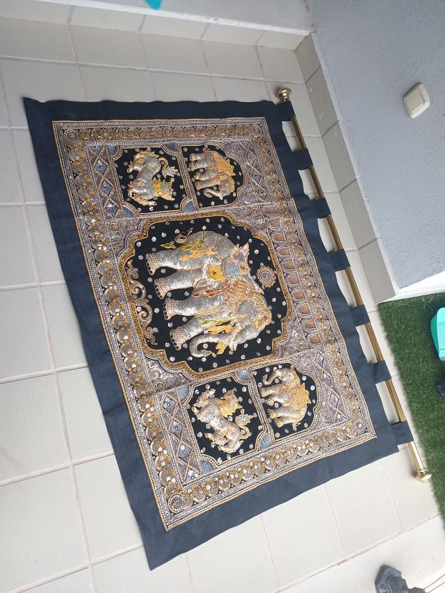 Tapiz Tailandés Elefantes Barra Dorada