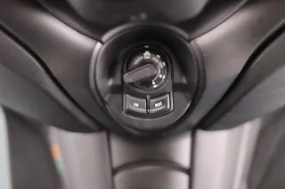 YAMAHA X-MAX 300 2022
