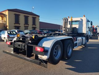SCANIA 380 - PORTAMAQUINAS