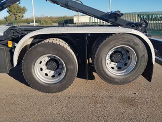 SCANIA 380 - PORTAMAQUINAS