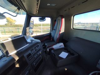 SCANIA 380 - PORTAMAQUINAS