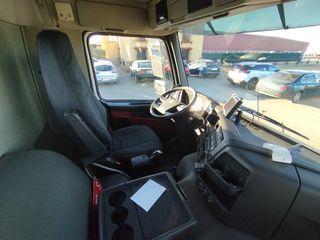 SCANIA 380 - PORTAMAQUINAS