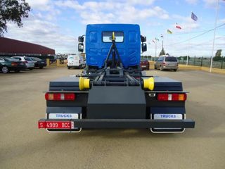 SCANIA P 400-PORTAMAQUINA