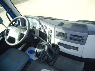 SCANIA P 400-PORTAMAQUINA
