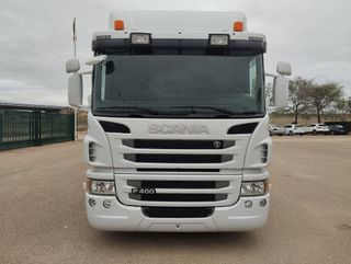 SCANIA P 400-PORTAMAQUINA