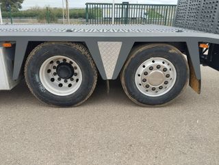 SCANIA P 400-PORTAMAQUINA