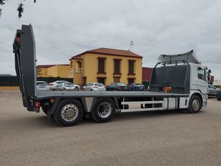 SCANIA P 400-PORTAMAQUINA