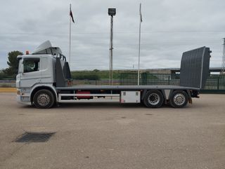 SCANIA P 400-PORTAMAQUINA