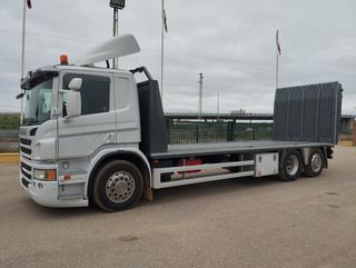 SCANIA P 400-PORTAMAQUINA