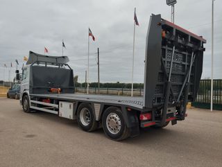 SCANIA P 400-PORTAMAQUINA