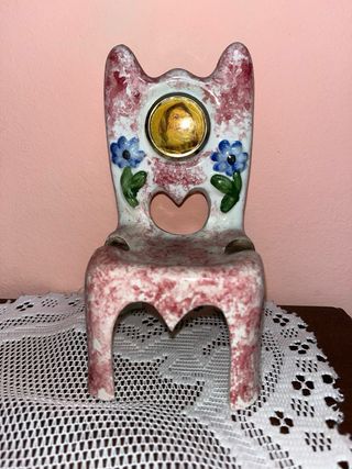 Piccola sedia decorativa in ceramica