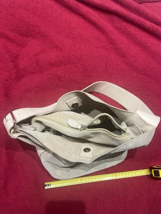 Bolso de hombro beige ante