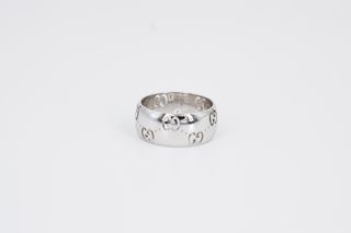 049-01-00101 Anillo Gucci oro blanco 18K 