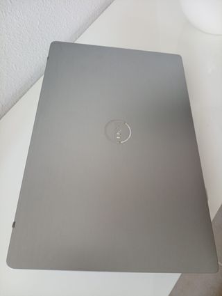Portátil Dell Plata y Negro