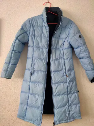 Cazadora larga reversible azul y negra