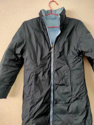 Cazadora larga reversible azul y negra