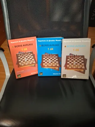 Lote de libros de ajedrez. Repertorio de GM