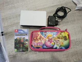 Nintendo Switch OLED Blanca con funda rosa