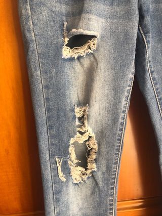 Pantalón vaquero mujer XS desgarrado