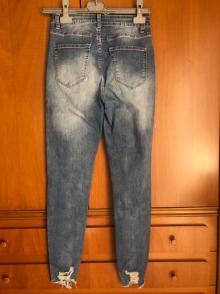 Pantalón vaquero mujer XS desgarrado