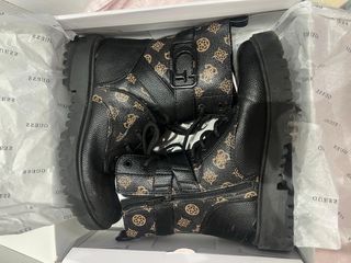 Botines Guess Negros y Marrones