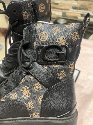 Botines Guess Negros y Marrones