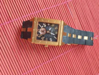 Reloj Time Force Negro y Dorado